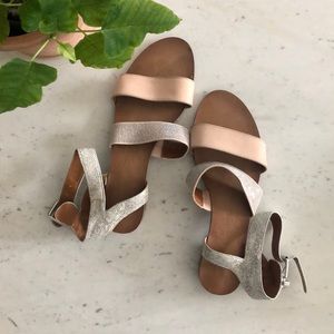 🌱 2/$25 🌱 Arturo Chiang Double Strap Blush and Sparkle Sandal with Ankle Strap